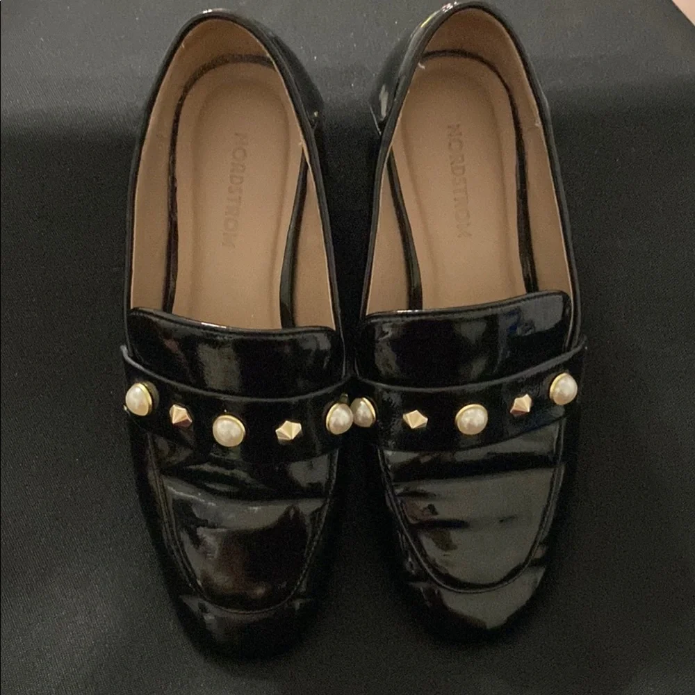 Nordstrom Black Patent Loafers with‎ Pearl Accents Girls  size 2